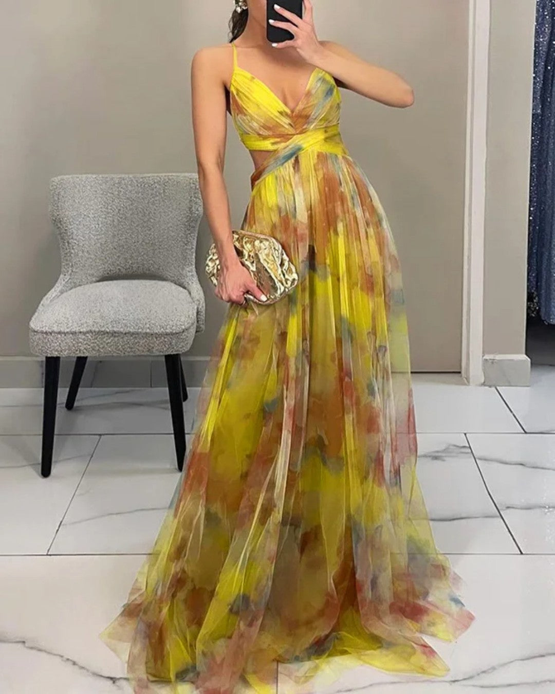 Giselle - Un vestido largo y cautivador con estampado floral
